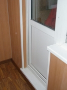 Установка балконной пластиковой двери под ключ