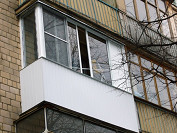 Обшивка балкона белой вагонкой