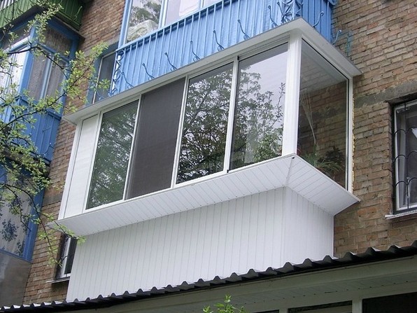 остекление балкона с выносом стеклопакета